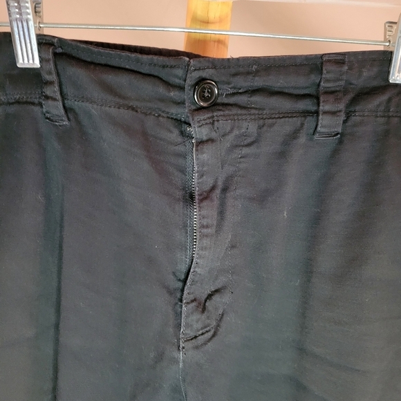 Men's Black Jean Shorts Pockets Size 40 - Picture 2 of 9